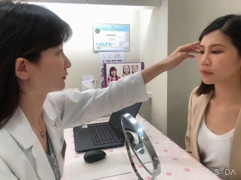 Chloe︰法令紋、夫妻宮這樣補,真的好自然!|洢蓮絲