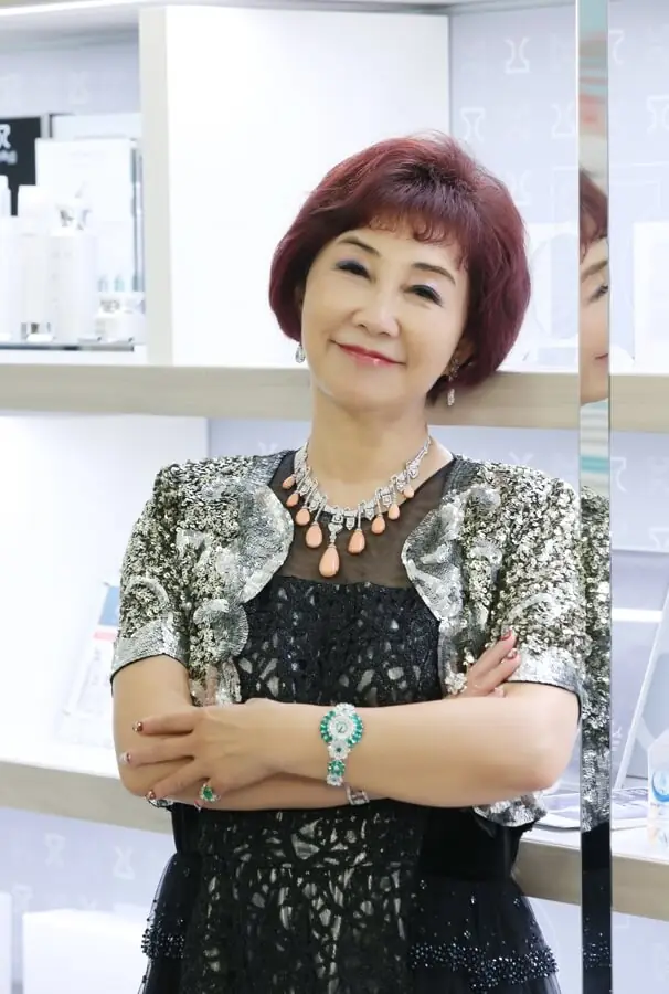 英爵美容董事長 謝璧璘女士